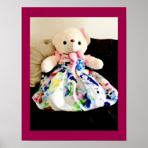 Teddy Bear in einem Kleid Poster