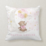 Teddy Bear Moon Stars Pink Gold Balloons Baby Girl Kissen<br><div class="desc">Dieses zauberhafte Teeddybär-Themed-Kissen mit weichen Pastellfarben in Rosa und Gold macht dieses Design zu einem idealen Kinderzimmer für ein kleines Mädchen. Personalisieren Sie das Kissen mit dem Namen Ihres Babys und wenn Sie gewollt haben, um den Stil und die Platzierung des Textes weiter zu ordnen, drücken Sie bitte die Schaltfläche...</div>