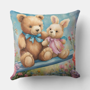 Teddy Bear und Bunny Sitzen im Garten Kissen