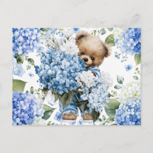 Teddybär hält Hortensienblumen Postkarte
