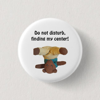 Teddybär steht auf seinem Kopf Button