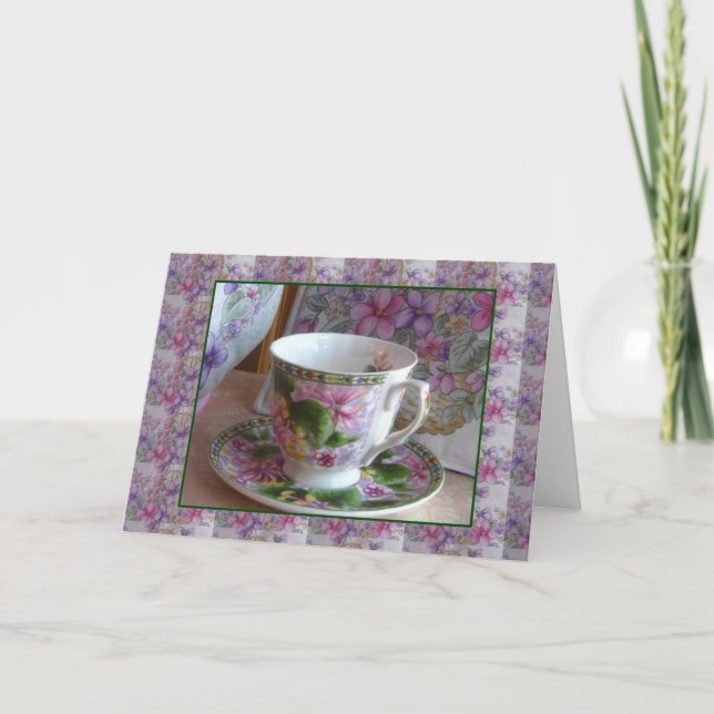 Tee Cup und Violet Bouquet Tee Gemütlicher Grußkar Karte (Vorderseite)