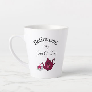 Tee liebt das Ruhestand mit dunkelrotem Teekessel Milchtasse