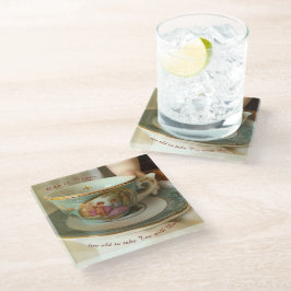 Tee mit Untersetzer aus Glas