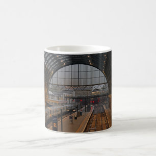 Tee oder Kaffee - King's Cross Station London. Kaffeetasse