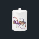 Teekanne "Imagine"<br><div class="desc">Inspirier die Liebe in deinem Leben mit diesem inspirierenden Textdesign. Dieses inspirierende Teekessel-Design zeigt die Worte IMAGINE in farbenfrohen Texten, umgeben von dekorativen Wirbel. Macht ein großartiges Geschenk für die Hauswärmung.</div>