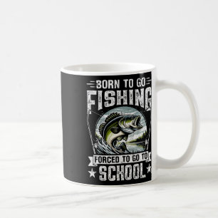Teenager, die Shirt fischen, gezwungen, mit der Ba Kaffeetasse
