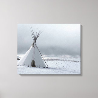 Teepe in Snow Leinwand Kunstdrucke