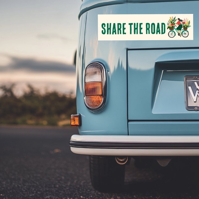 TEILEN SIE DAS STRASSENBikemädel mit Blume Fahrrad Autoaufkleber (SHARE THE ROAD Bicycle Girl w Flowers Cyclist Bumper Sticker
)