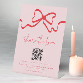 Teilen Sie die Liebe Red Bow Wedding Foto QR Code Sockelschild