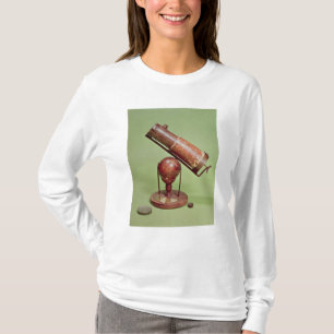Teleskop, das Sir Isaac Newton 1671 gehört T-Shirt