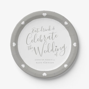 Teller mit weißer Hochzeitschrift und grauem Herz