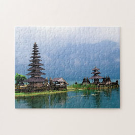 Tempel auf einem See