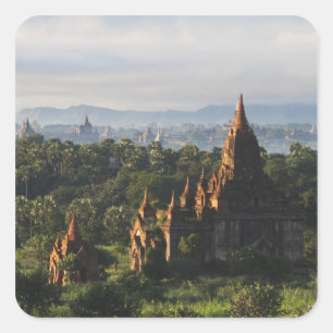Tempel bei Sonnenaufgang, Bagan, Myanmar Quadratischer Aufkleber