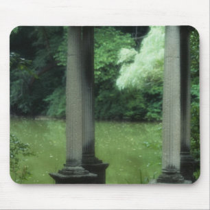Tempel der Liebe an den alten Westbury Gärten Mousepad