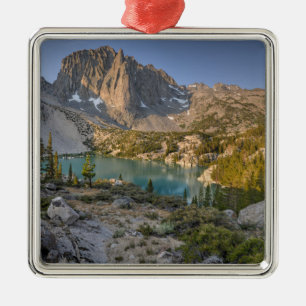 Tempel-Felsspitze und zweiter See Ornament Aus Metall