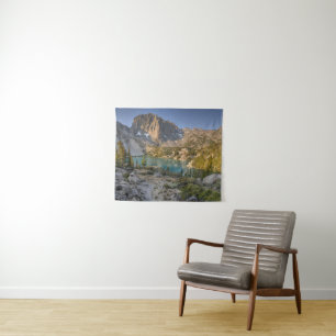 Tempel-Felsspitze und zweiter See Wandteppich