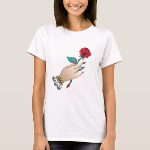 Tenir à la main un T-shirt Rose"