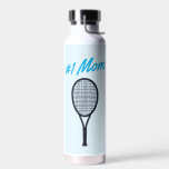Tennis #1 Mama Mother's Day Blue Gift Trinkflasche<br><div class="desc">Gönnen Sie Ihrem Tennisspieler oder Ihrer Tennisfans diese lebendige Wasserflasche mit einem schwarzen Tennisschläger und "#1 Mama" in einem Retro-Schriftart in Blau. Wunderbar als Geschenk für Muttertag, Geburtstage und mehr. Text ist anpassbar. Teil einer Sammlung von Parcel Studios.</div>