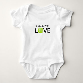 Tennis-Baby Onsie, den es mit Liebe beginnt Baby Strampler