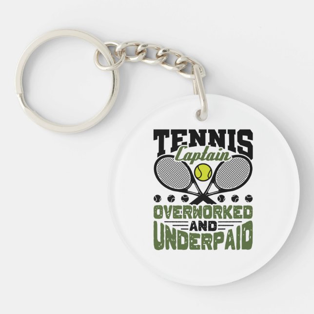 Tennis Captain Überarbeitet und unterbezahlt Schlüsselanhänger (Vorderseite)