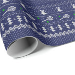 Tennis Christmas Sweater Gezwirntes Muster Blue Xm Geschenkpapier<br><div class="desc">Warme und gemütliche Wintertage und Nächte Illustration Design,  mit klassisch gewirktem,  lustig hässlichem Weihnachtspulli mit Tennisschlägern und grünen Tennisbällen,  Steinglocken,  Tannenbäumen und Schneeflocken. Minimalistisches Xmas Sweater Muster festliche Design in hellblau und weiß für Tennisspieler. Tennis Weihnachtsmusterpulli Tennis Xmas Design. Skandi Tennis Weihnachtsgeschenke Weihnachten. Nordisches Tennis-Weihnachtsmuster. Tennis Weihnachtsgeschenke</div>