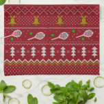 Tennis Christmas Sweater Gezwirntes Muster Red Xma Geschirrtuch<br><div class="desc">Warme und gemütliche Wintertage und Nächte Illustration Design,  mit klassisch gewirktem,  lustig hässlichem Weihnachtspulli mit Tennisschlägern und grünen Tennisbällen,  Steinglocken,  Tannenbäumen und Schneeflocken. Minimalistisches Xmas Sweater Muster festliche Design in hellblau und weiß für Tennisspieler. Tennis Weihnachtsmusterpulli Tennis Xmas Design. Skandi Tennis Weihnachtsgeschenke Weihnachten. Nordisches Tennis-Weihnachtsmuster. Tennis Weihnachtsgeschenke</div>