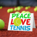 Tennis-Liebe Feiertagskarte<br><div class="desc">Ich Liebe Tennisspielen. Ein niedliches Tennisspieler Weihnachtsgeschenk mit einem gelben Tennisball als O in der Liebe. Ruhe und Tennis in Blau und Grün geschrieben.</div>