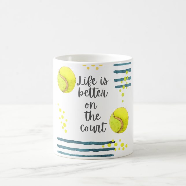 Tennis Life ist besser auf dem Platz Kaffeetasse (Mittel)