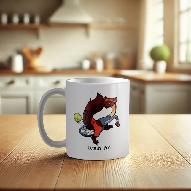 Tennis Pro Hot Dog Trick Shock Pine Marten Cartoon Kaffeetasse (Von Creator hochgeladen)