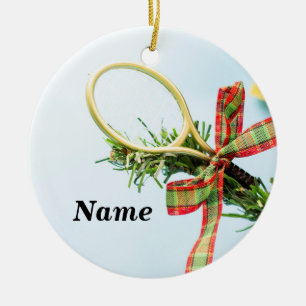 Tennis-Tennisball und Tennisschläger auf Baum Keramik Ornament