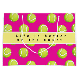 Tennisball ist besser auf dem Platz auf rosa Große Geschenktüte