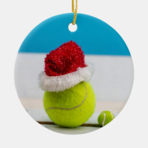 Tennisball mit Weihnachtsmannmütze für den Weihnac Keramik Ornament