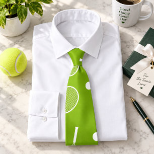 Tennisball und Schläger auf Grün Krawatte
