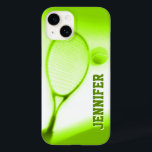 Tennisball und Schlägersport - grünes Telefongehäu Case-Mate iPhone 14 Hülle<br><div class="desc">Tennissportkoffer für das iPhone. Personalisieren Sie dieses Element mit Ihrem Namen. Dieses Beispiel liest Jennifer. Dieses einzigartige Kunstwerk wurde von Sarah Trett für www.mylittleeden.com fotografiert und entworfen</div>
