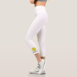 Tennisbälle, alles Weißer Klub Tennis Text Capri Leggings<br><div class="desc">Stell dich auf dem Tennisplatz auf mit diesen super niedlichen, ganz weißen (fast) Capri-Leggings mit einem Tennisball und deinem eigenen Text am unteren Rand. Passen Sie Ihre Monografie, Ihren Clubnamen, Ihren Spielernamen usw. an oder löschen Sie den Text und haben Sie nur die Tennisbälle. Super bequeme, hochwertige Leggings - perfekt...</div>