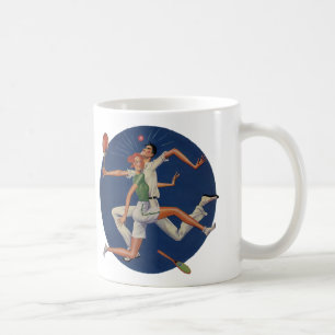 Tennisschläger krachen zusammen mit Spielern Kaffeetasse