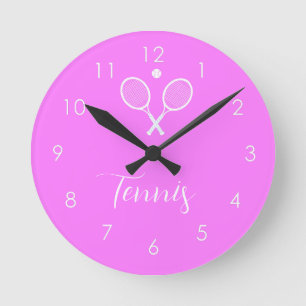 Tennisschläger und Ball Deep Pink Runde Wanduhr