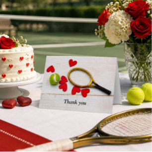 Tennisschläger und Ball mit rotem Liebe Dankeskarte