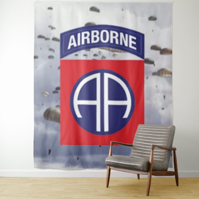 Tenture 82e AIRBORNE DIV. ARRIÈRE - PLAN PHOTO 2 (En situation)