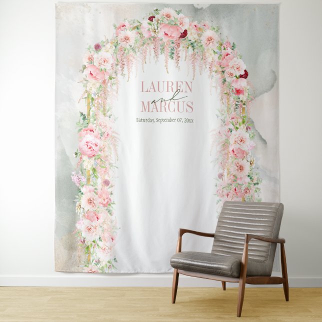 Tenture Arc floral rose et vert sauge rustique (En situation)