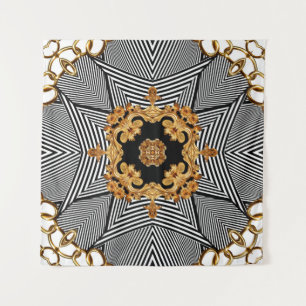Tenture Baroque doré et chaînes motif ornement