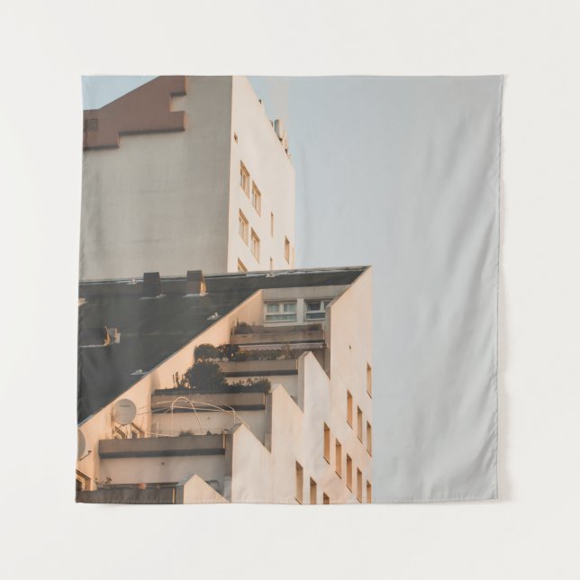 TENTURE BÂTIMENT EN BÉTON BLANC (Devant)