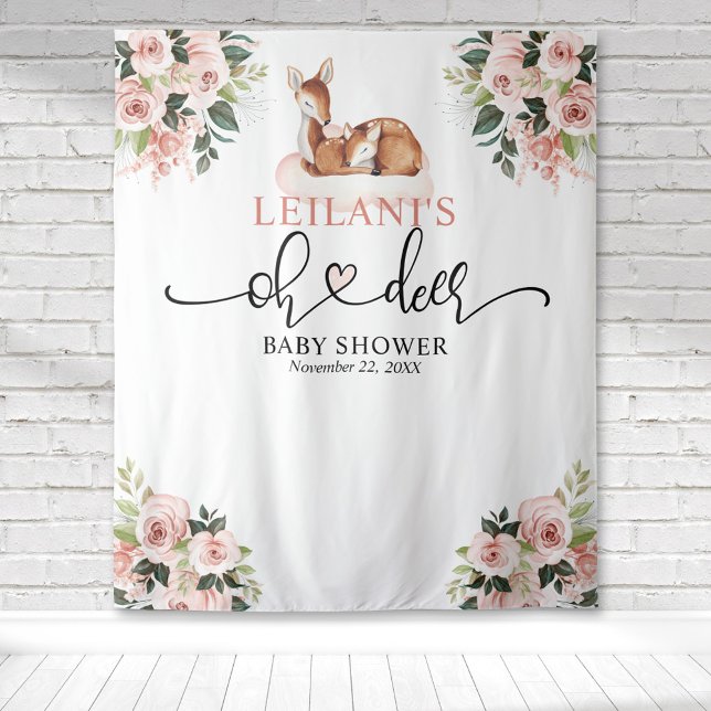 Tenture Bienvenue Fée Baby Shower Fond Rose Floral (Oh deer baby shower with a deer and fawn on a pink cloud with pink floral clusters in the corners.)