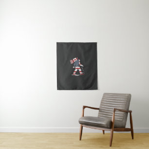 Tenture Bigfoot Holding Canada Flag 51e Trump d'État
