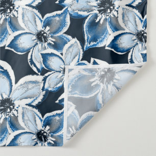 Tenture Bleu, fleurs blanches sur un arrière - plan noir.