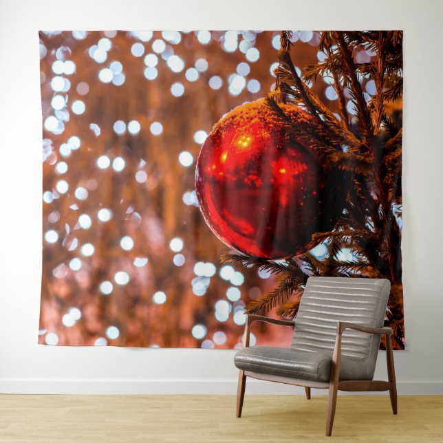Tenture Boule de Noël rouge, fond brun, lumières blanches (En situation (horizontale))
