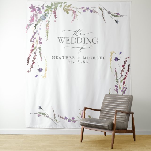 Tenture Calligraphie de fleurs sauvages violettes pour pho (En situation)