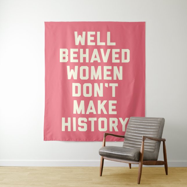 Tenture Citation féministe des femmes bien conduites (En situation)