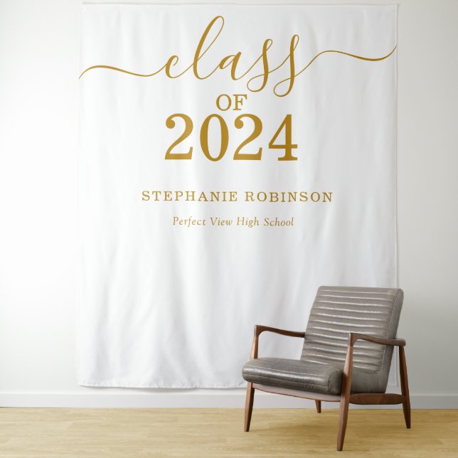 Tenture Classe de 2024 Gold Script Graduation Backdrop Pro (En situation)